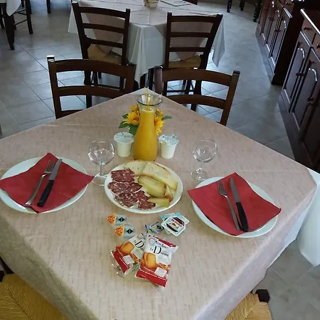 Hotel Del Porcino Carro